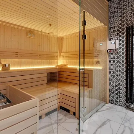 Jacuzzi Mirror Suite By Downtown Apartments Danzica Esterno foto