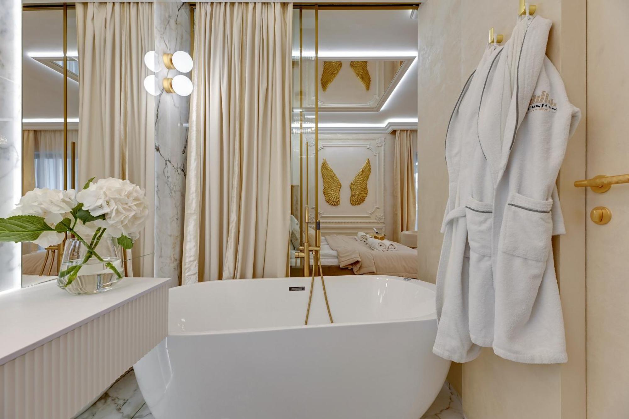 Jacuzzi Mirror By Downtown Apartment