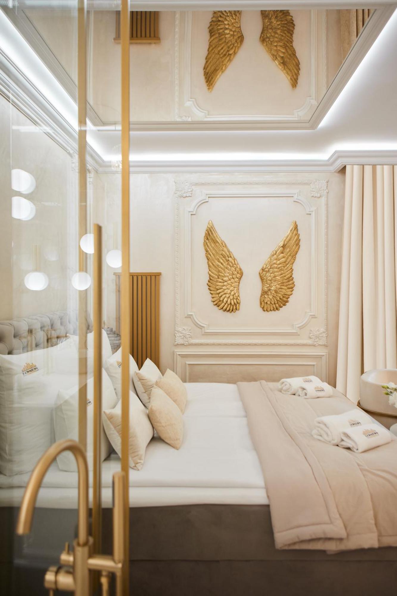 Jacuzzi Mirror By Downtown Apartment *