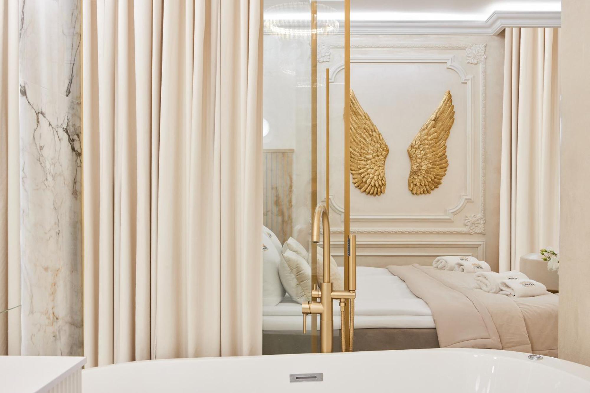 Jacuzzi Mirror By Downtown Apartment