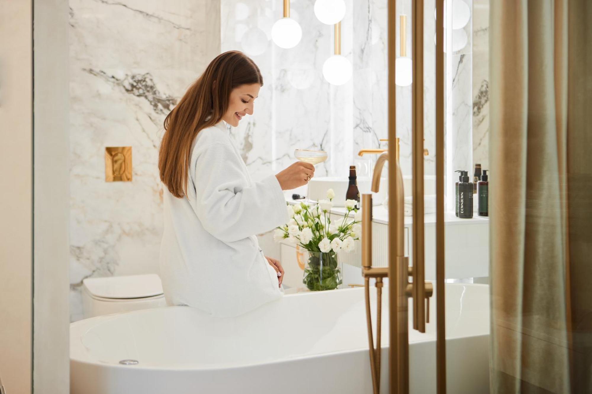 Jacuzzi Mirror By Downtown Apartment *