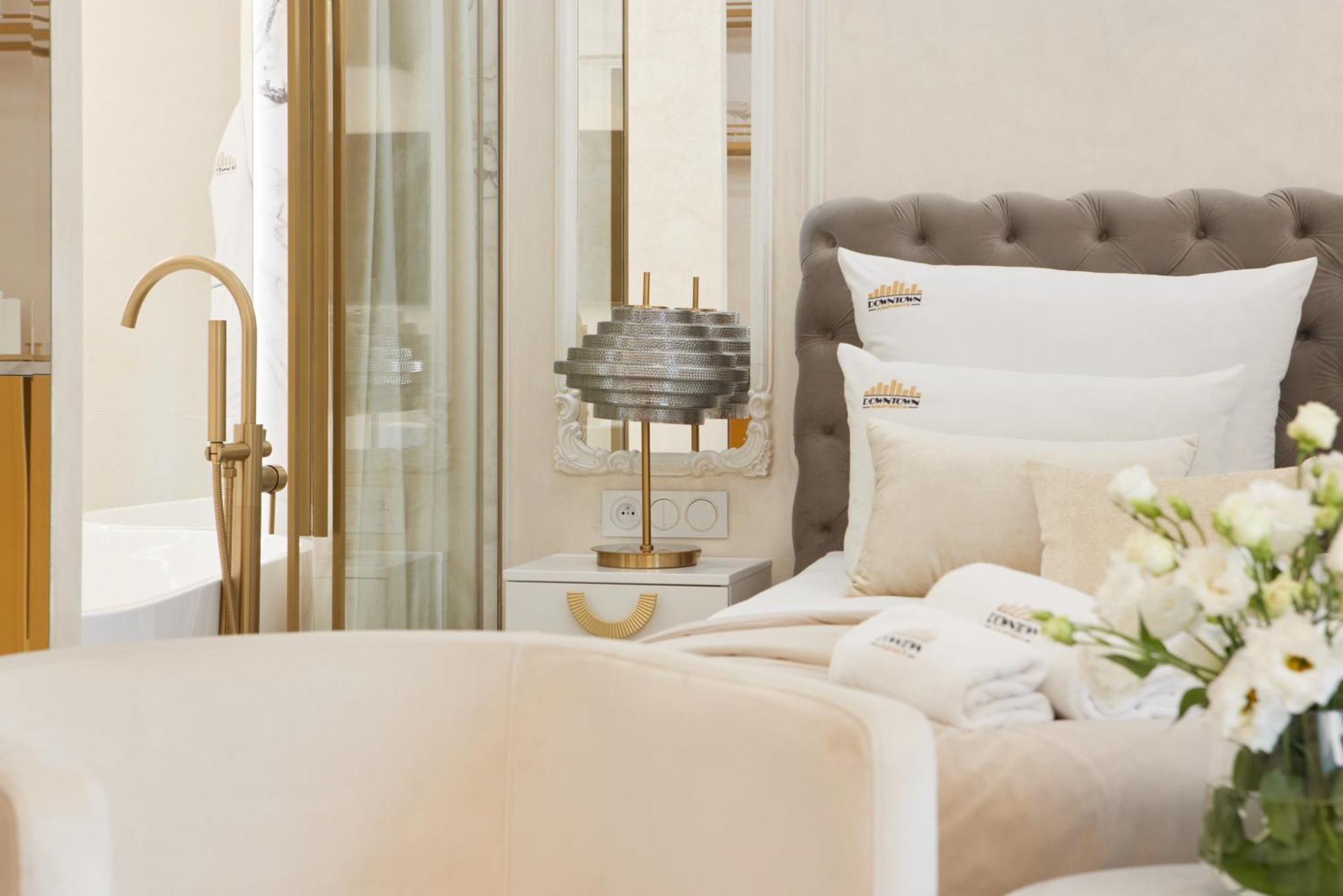 Apartment Jacuzzi Mirror By Downtown